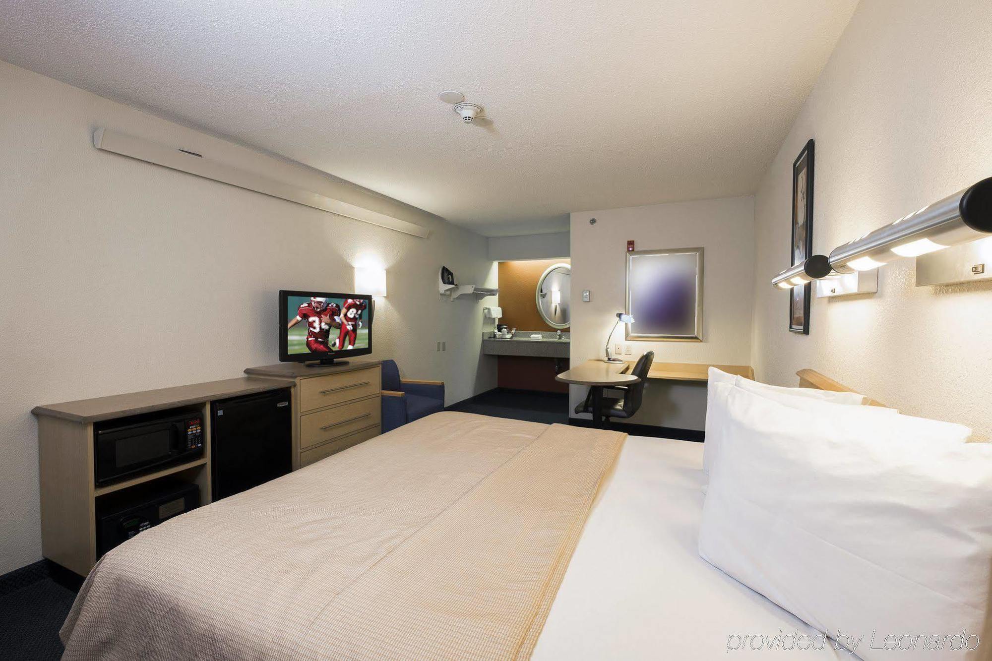 Red Roof Inn Plus + Boston - Framingham Kültér fotó